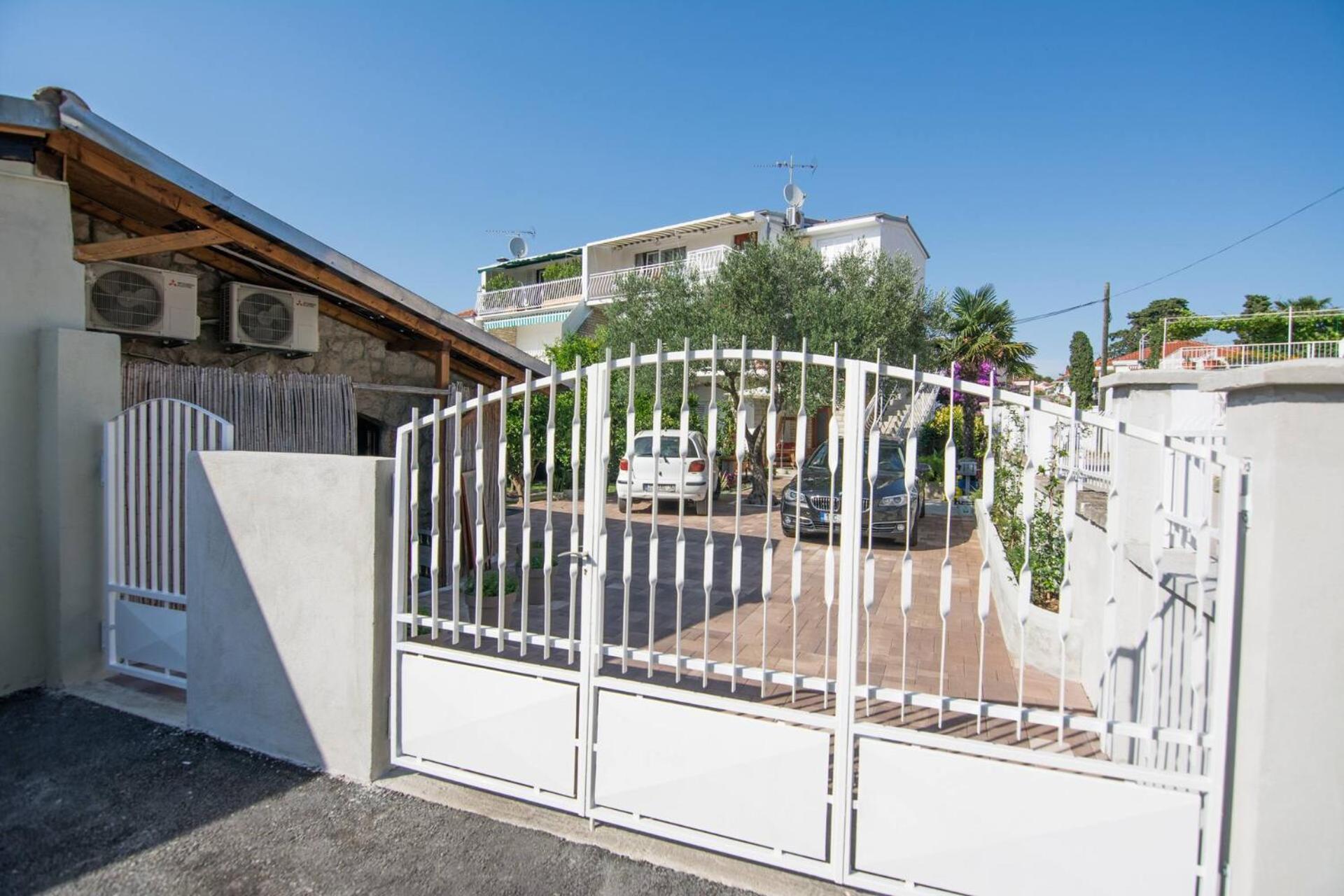 Apartment Rajna Биоград на Мору Екстериор снимка