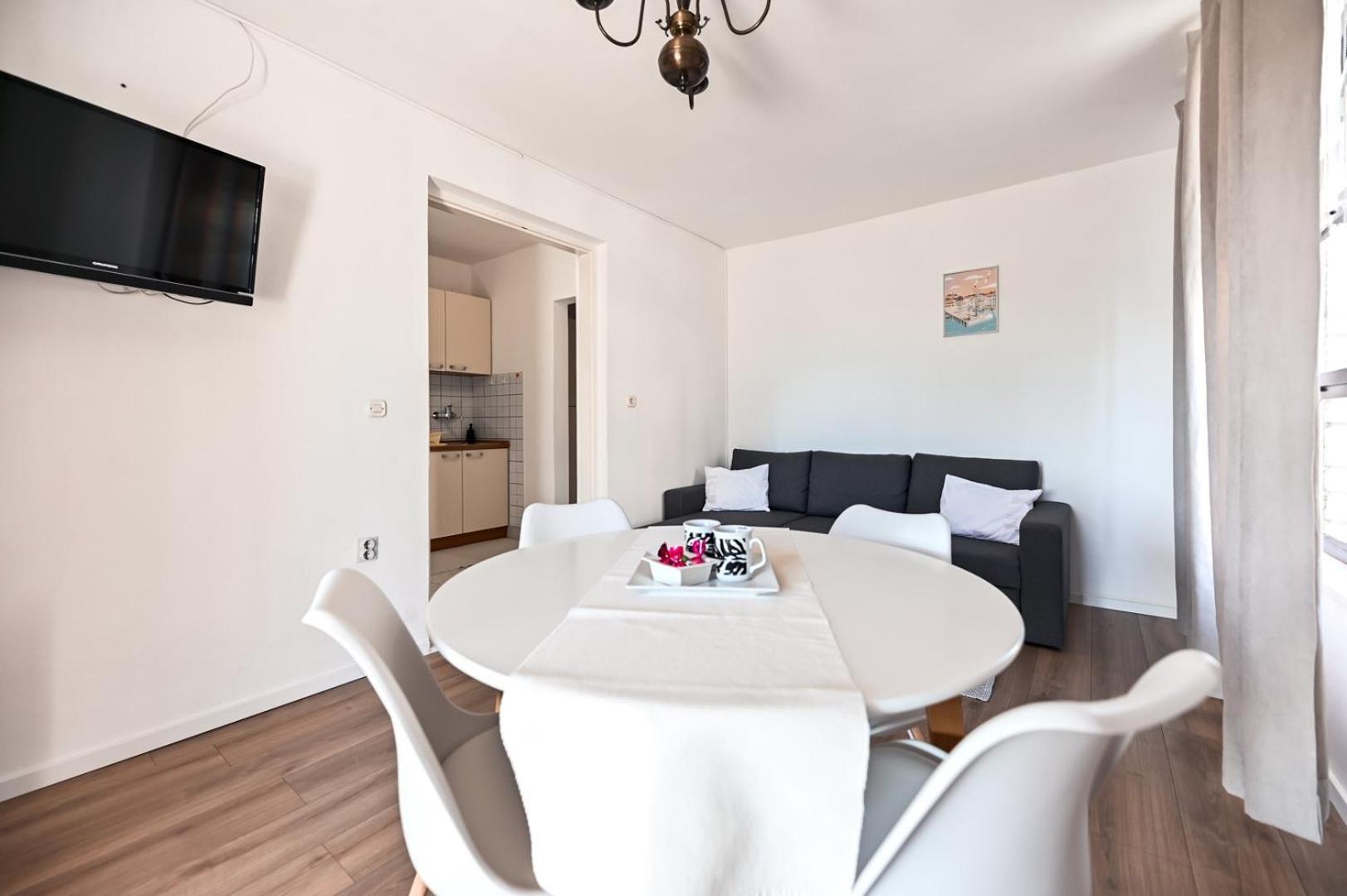 Apartment Rajna Биоград на Мору Екстериор снимка