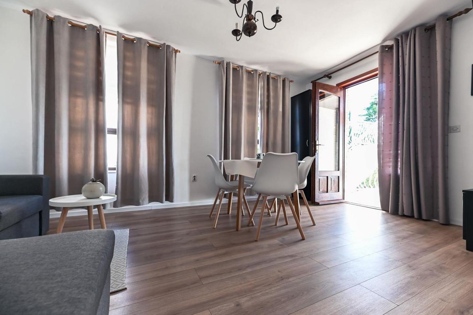Apartment Rajna Биоград на Мору Екстериор снимка