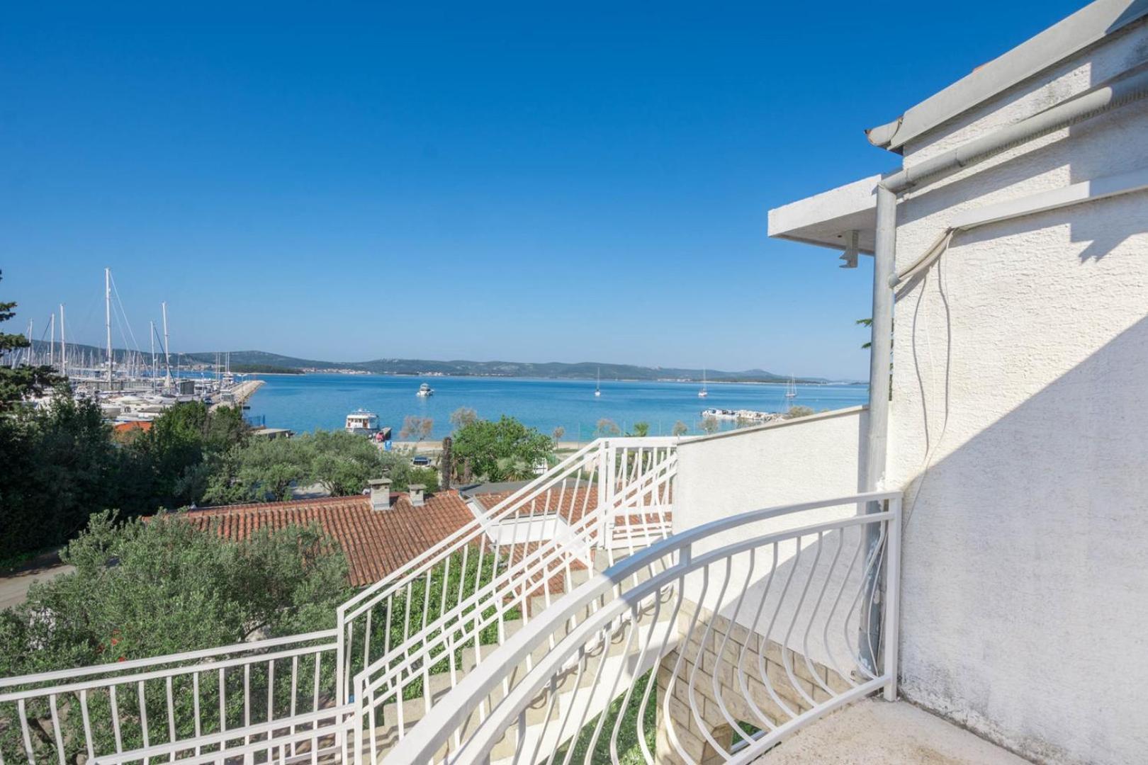 Apartment Rajna Биоград на Мору Екстериор снимка