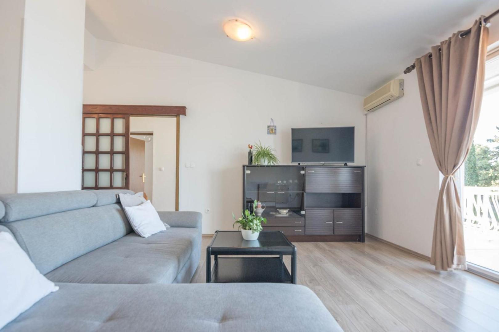 Apartment Rajna Биоград на Мору Екстериор снимка
