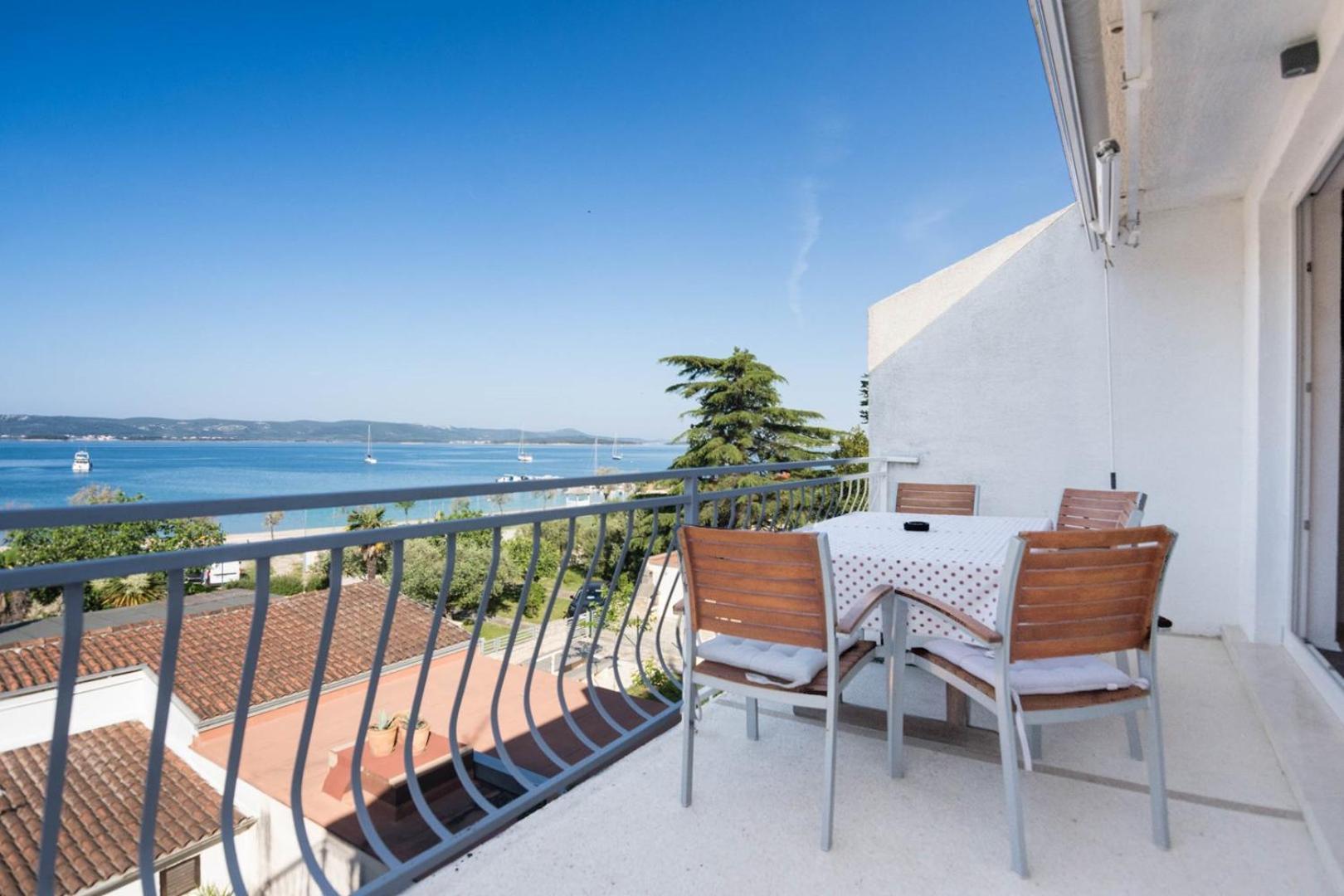 Apartment Rajna Биоград на Мору Екстериор снимка