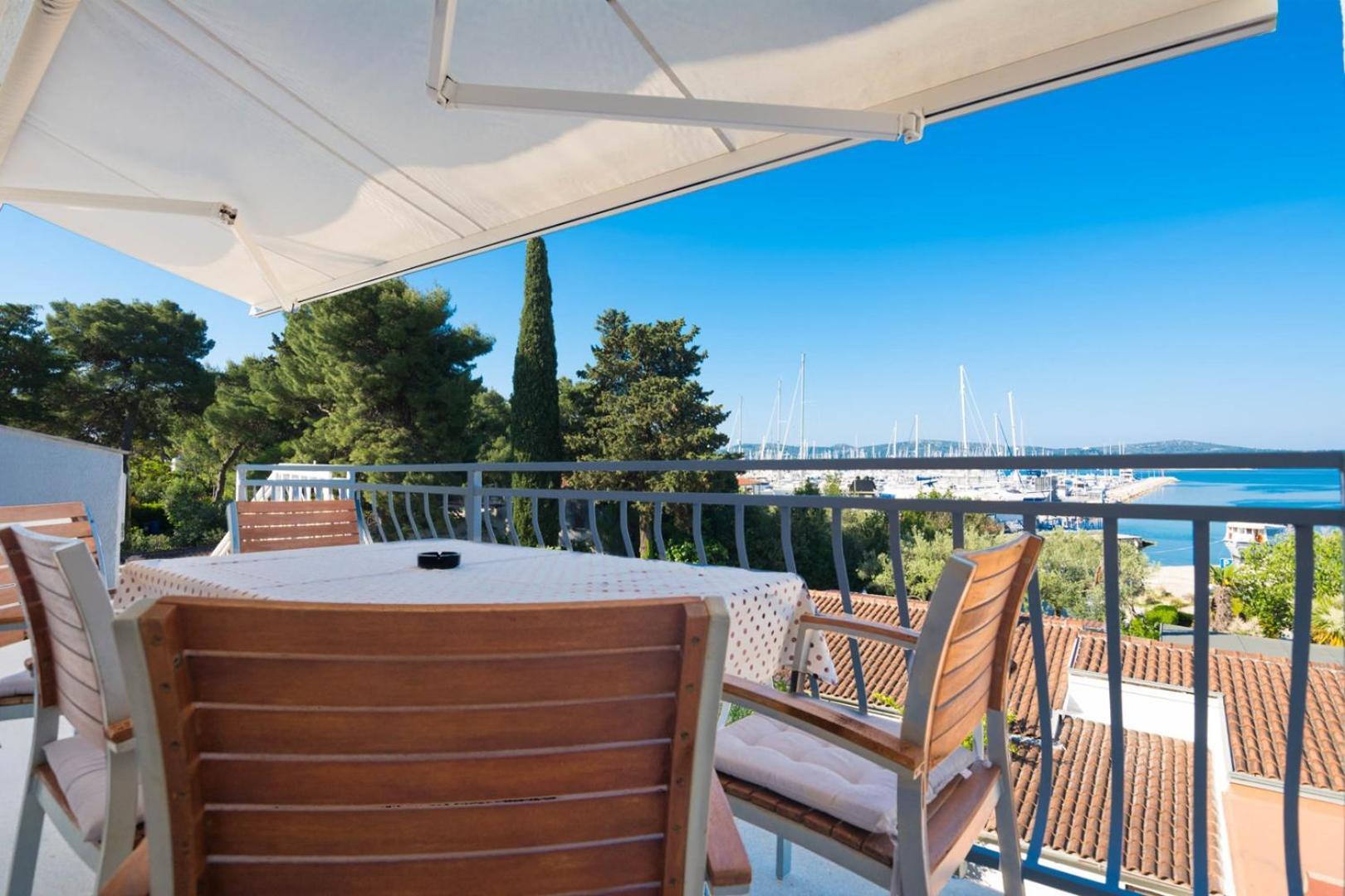 Apartment Rajna Биоград на Мору Екстериор снимка