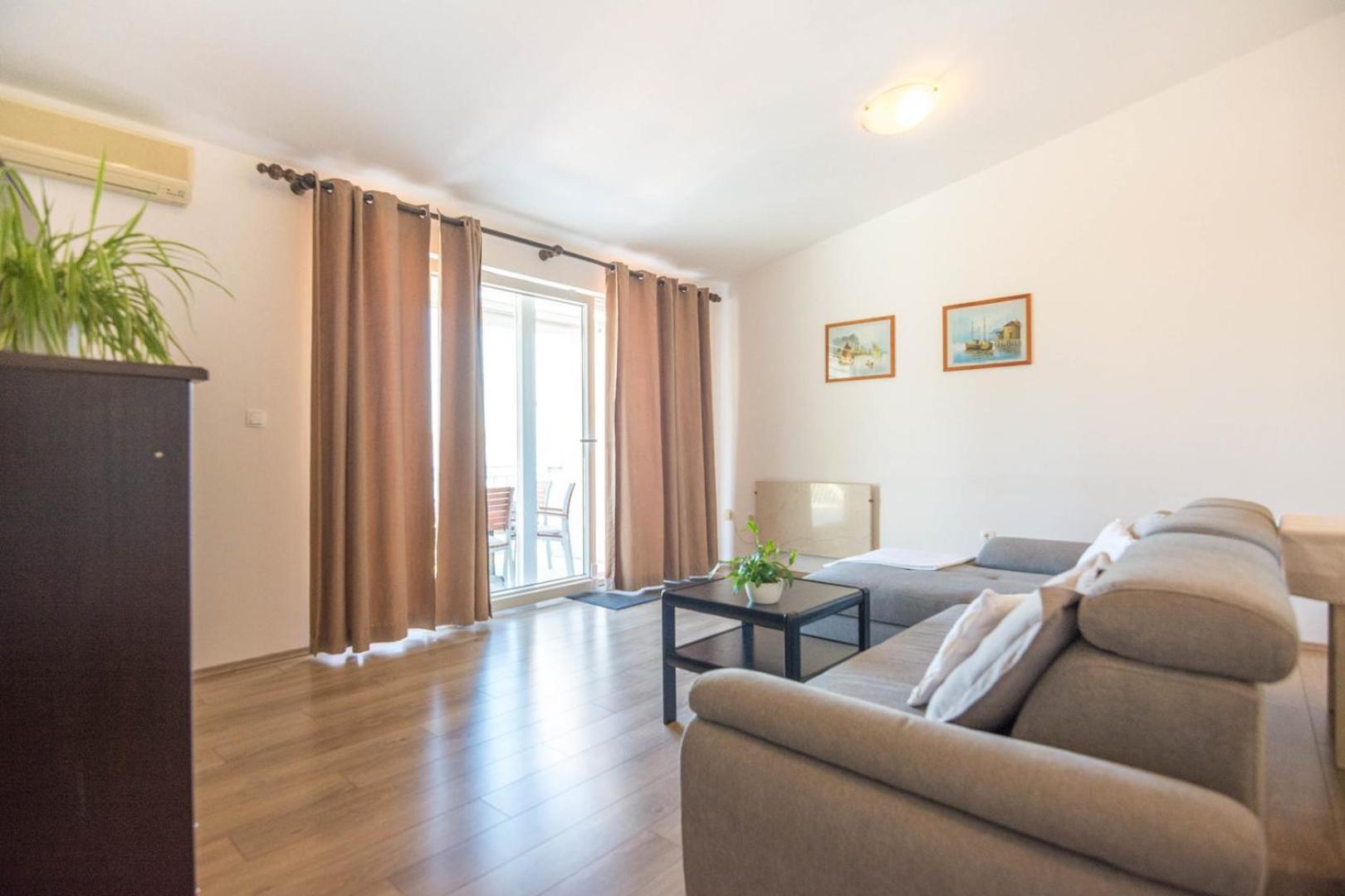 Apartment Rajna Биоград на Мору Екстериор снимка